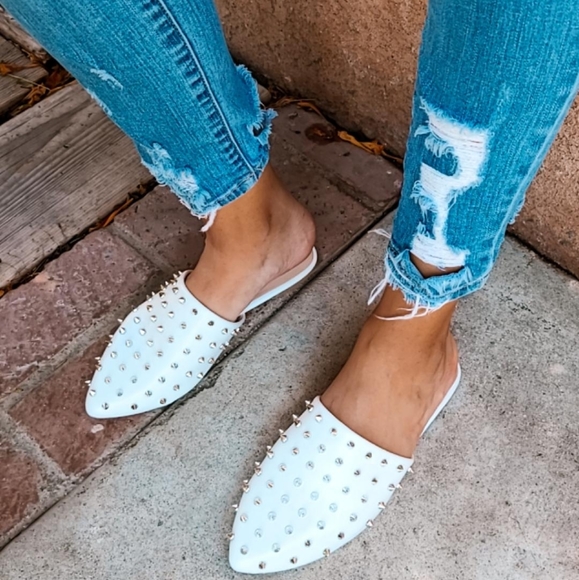 🚨END OF SUMMER SALE// White mule Flats - Picture 5 of 5